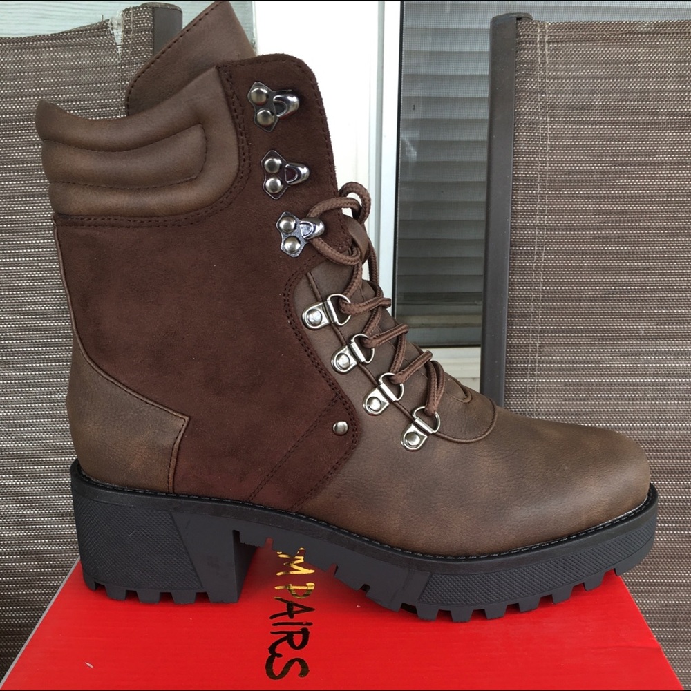 Women boots Size 9